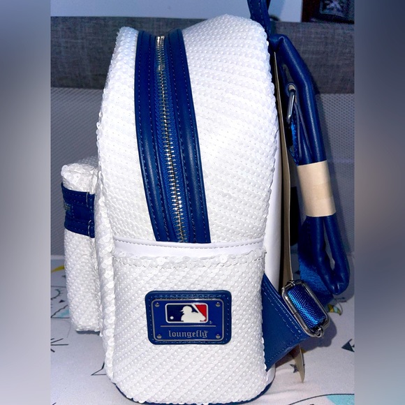 Loungefly X MLB exclusive sequins backpack - Picture 2 of 3